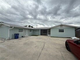 5460 Bayshore Rd in North Fort Myers, FL - Building Photo