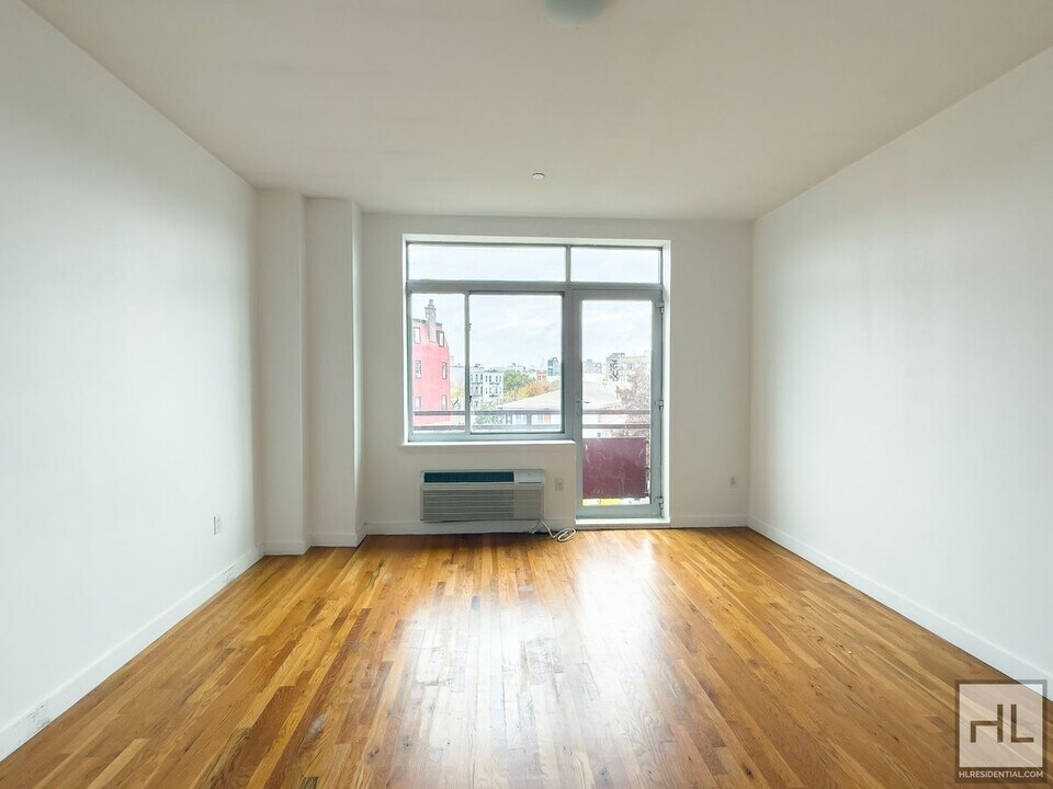 NO FEE / Spacious Sunlit Bushwick Studio / in Brooklyn, NY - Foto de edificio