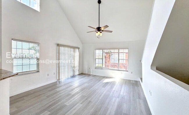 9114 Lake Chase Island Way in Tampa, FL - Building Photo - Building Photo
