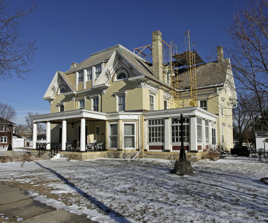 6107 7th Ave in Kenosha, WI - Foto de edificio