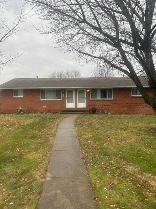 12632 Lakeridge St NW in Massillon, OH - Building Photo