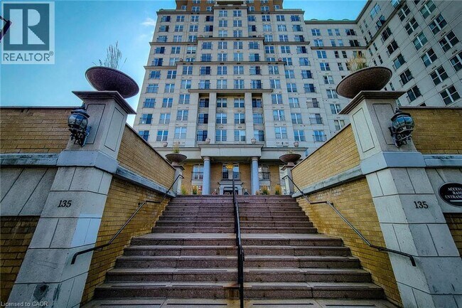 135 James St S in Hamilton, ON - Building Photo - Building Photo