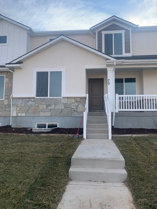 70 E Ginger Gold Rd in Santaquin, UT - Building Photo