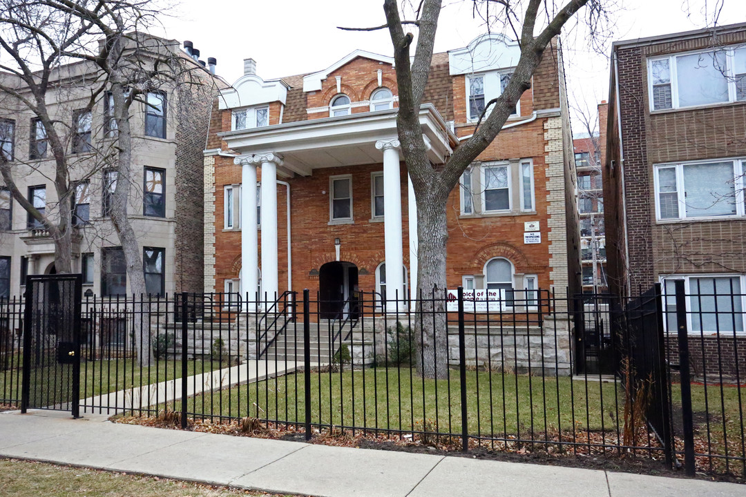 Sunnyside Kenmore Apartments in Chicago, IL - Building Photo