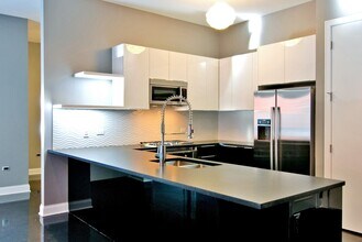 2410 W Bloomingdale Ave in Chicago, IL - Building Photo - Building Photo