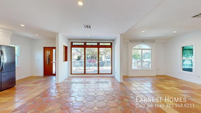 1815 Cloverdale Ave in Los Angeles, CA - Building Photo - Building Photo