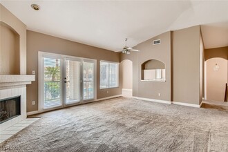 7640 Rolling View Dr in Las Vegas, NV - Building Photo - Building Photo