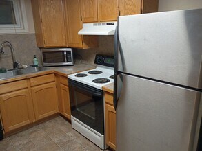 564 Richland Ave, Unit B in Pocatello, ID - Foto de edificio - Building Photo