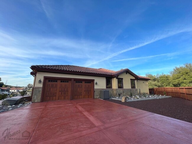 13815 Woods Valley Ct in Valley Center, CA - Building Photo - Building Photo
