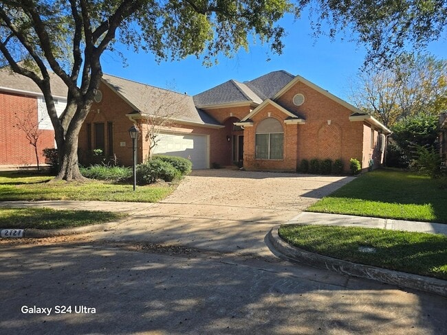 property at 2727 Gregway Ln