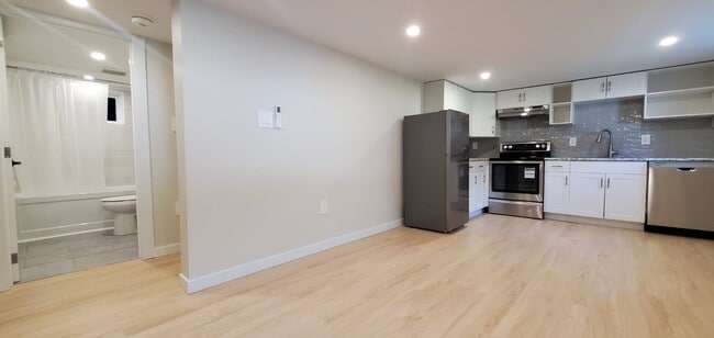 371 Bridge St E in Belleville, ON - Building Photo - Building Photo