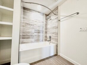 11407 Chandler Blvd in Los Angeles, CA - Building Photo - Building Photo