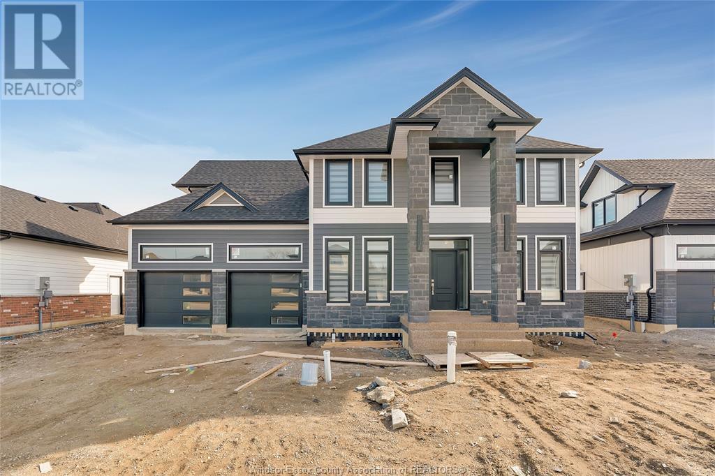 1933 Villa Canal Dr in Kingsville, ON - Building Photo