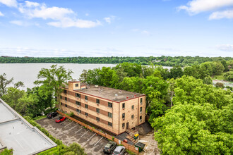 4430 W Lake Harriet Pky in Minneapolis, MN - Building Photo - Building Photo