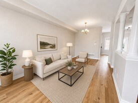 204 Springstead Ave in Hamilton, ON - Building Photo