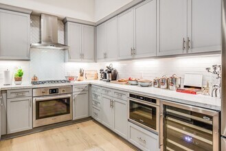 1920 S Pacific Coast Hwy in Redondo Beach, CA - Building Photo - Building Photo