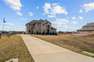 6017 Mango Dr in Sanger, TX - Building Photo