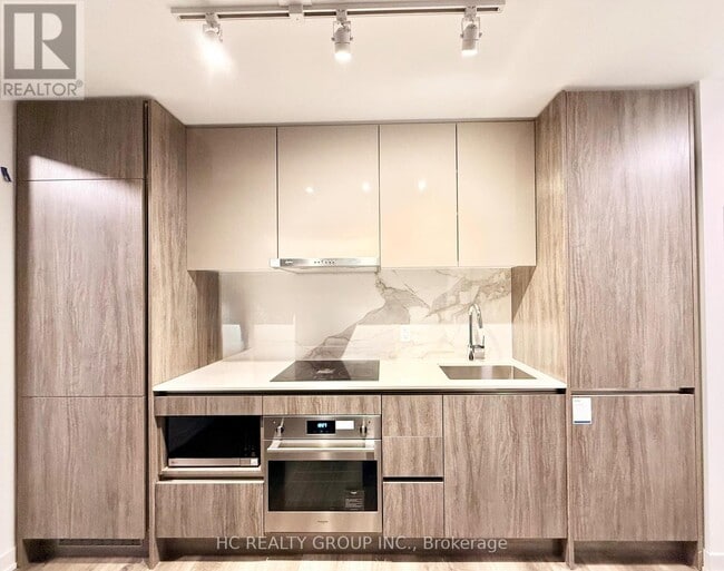 180 Front St E in Toronto, ON - Building Photo - Building Photo