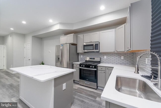 1733 E Lafayette Ave in Baltimore, MD - Building Photo - Building Photo