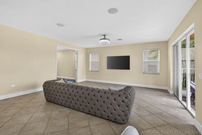 property at 1724 Annandale Cir