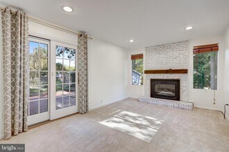 5609 Rolling Rd in Springfield, VA - Building Photo - Building Photo