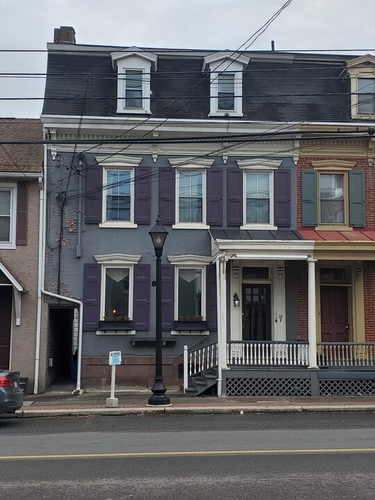 18 E Main St, Unit 1 in Macungie, PA - Foto de edificio