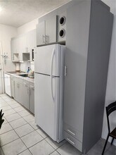 6490 Collins Ave in Miami Beach, FL - Foto de edificio - Building Photo