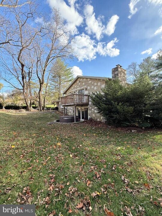 7201 Orwell Rd in Philadelphia, PA - Building Photo