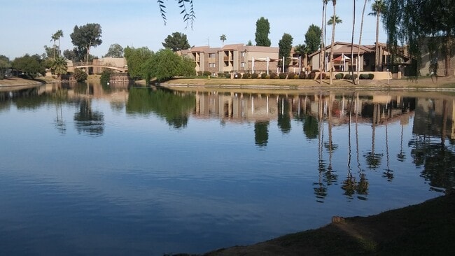 10828 N Biltmore Dr in Phoenix, AZ - Foto de edificio - Building Photo