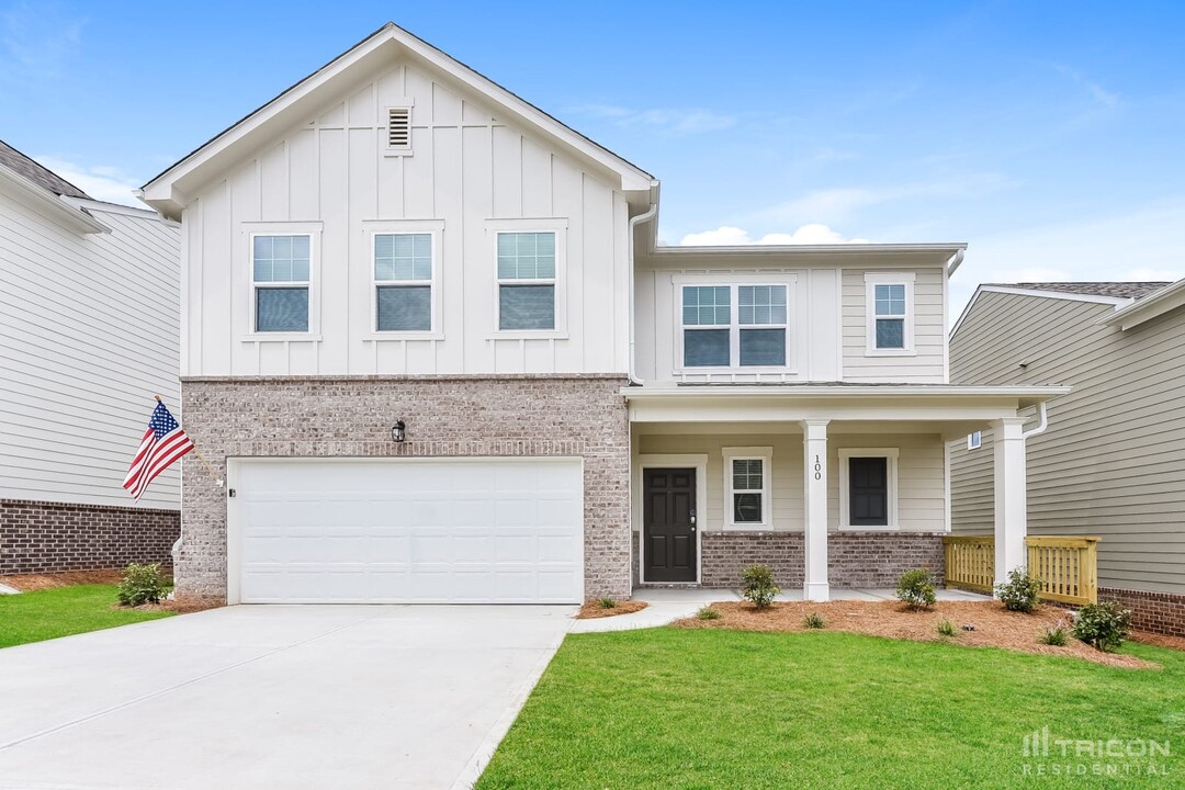 100 Hyde Pk in Winder, GA - Building Photo