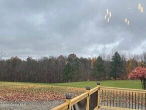 154 Weatherwax Rd in Poestenkill, NY - Building Photo - Building Photo