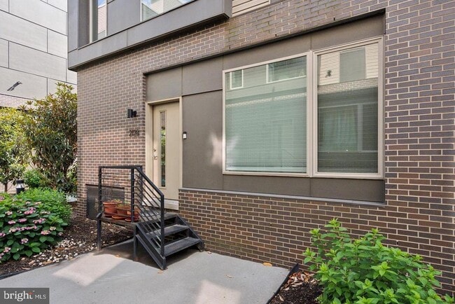 2128 Kensington Walk in Philadelphia, PA - Building Photo - Building Photo