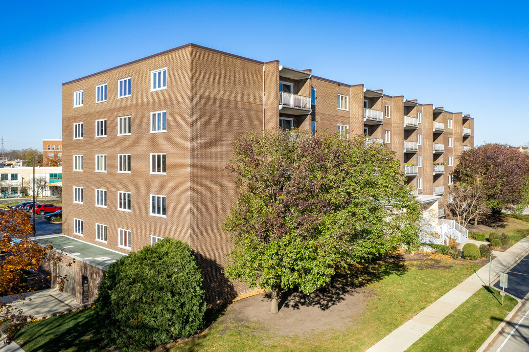 900 Center St in Des Plaines, IL - Building Photo