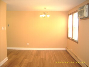 7019 W Irving Park Rd in Chicago, IL - Building Photo - Building Photo