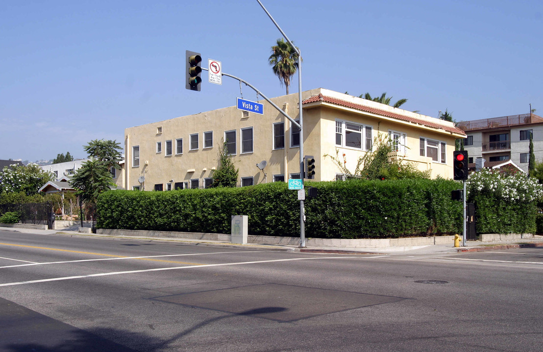 7401 Fountain Ave in Los Angeles, CA - Foto de edificio