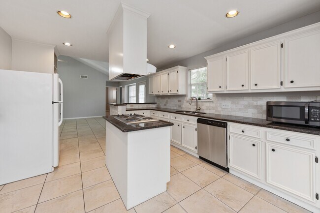 5111 Crystal Bay Dr in Houston, TX - Building Photo - Building Photo