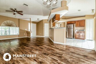 3191 Deltona Blvd, Unit A-306 in Spring Hill, FL - Building Photo - Building Photo