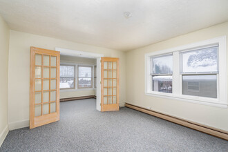 1084 Jefferson Ave in Akron, OH - Foto de edificio - Building Photo