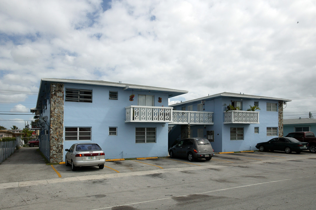 45 W 10th St in Hialeah, FL - Building Photo