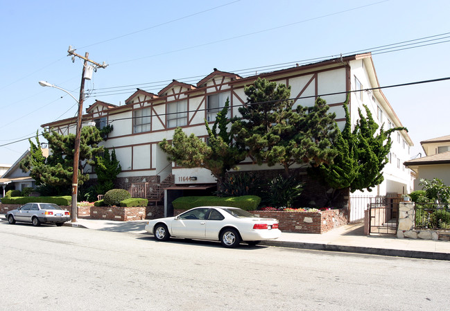 Crestridge Apartments in Hawthorne, CA - Building Photo - Building Photo