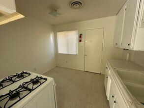 520 Commercial Ave in Ridgecrest, CA - Building Photo - Building Photo