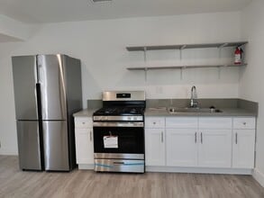 1575 1/2 W 37th Pl in Los Angeles, CA - Building Photo - Building Photo