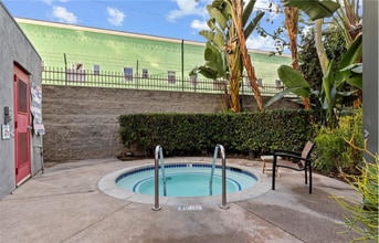 420 S San Pedro St, Unit 306 in Los Angeles, CA - Foto de edificio - Building Photo