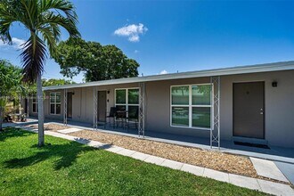 2201 NE 14th Ave in Wilton Manors, FL - Building Photo - Building Photo