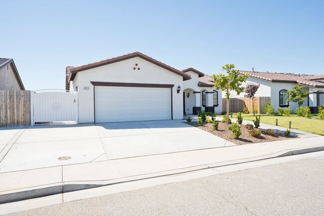 5013 Ciudad Nuevo Dr in Bakersfield, CA - Building Photo - Building Photo