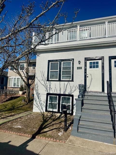 661 E Olive St in Long Beach, NY - Building Photo - Building Photo