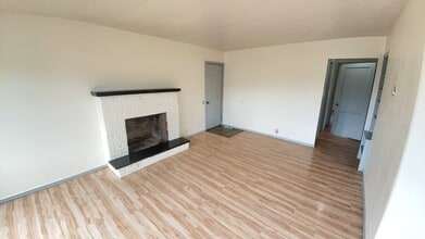 577 NW T St in Winston, OR - Building Photo - Building Photo