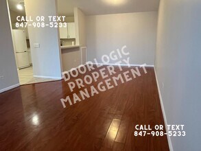 1127 Silverstone Dr in Carpentersville, IL - Foto de edificio - Building Photo