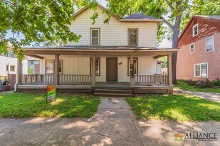 711 Fremont St in Manhattan, KS - Building Photo
