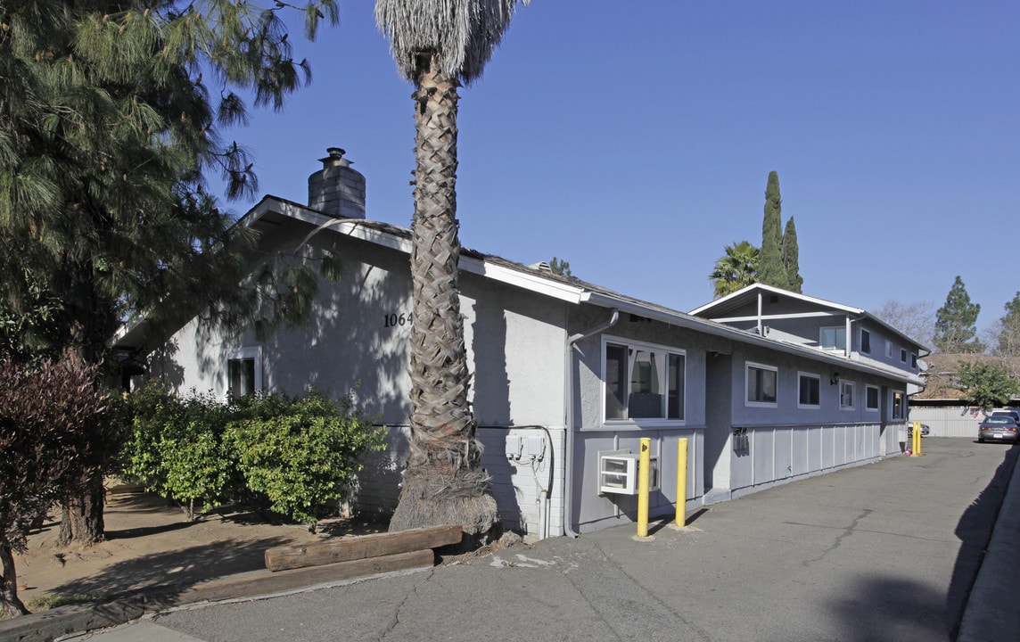 1064 N Escondido Blvd in Escondido, CA - Building Photo